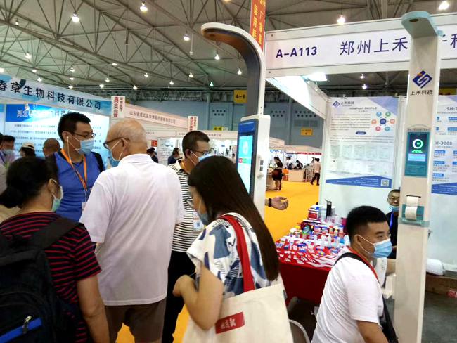 V20智能健康體檢一體機展會現場